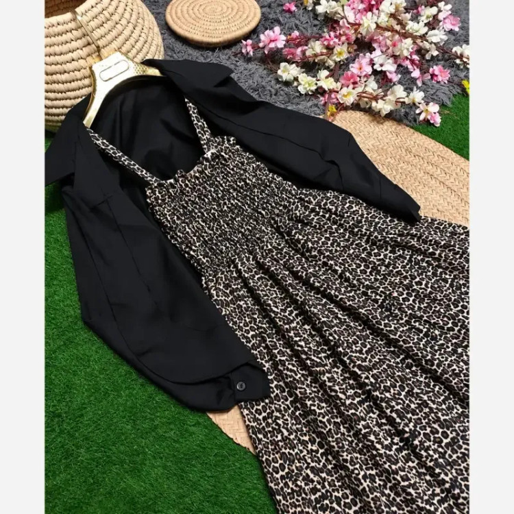 ست ساحلی و کت دیبا جنس زیره بوگاتی و رویه صوفیا سایز 38 تا 46 فری