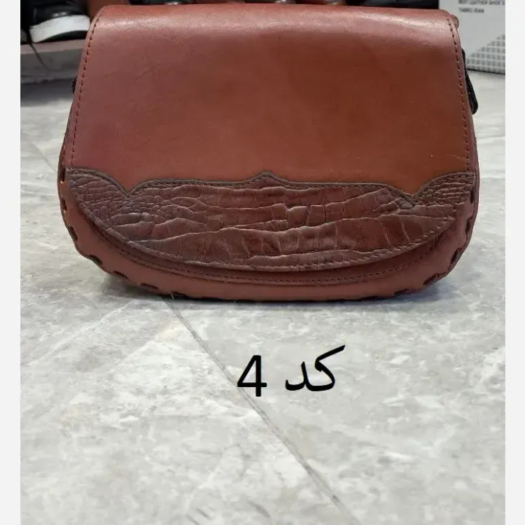 کیف دوشی چرم طبیعی گاوی ابعاد 17 در 25 زنانه